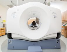 Клиника в Израиле показала специальное оборудование для борьбы с раком