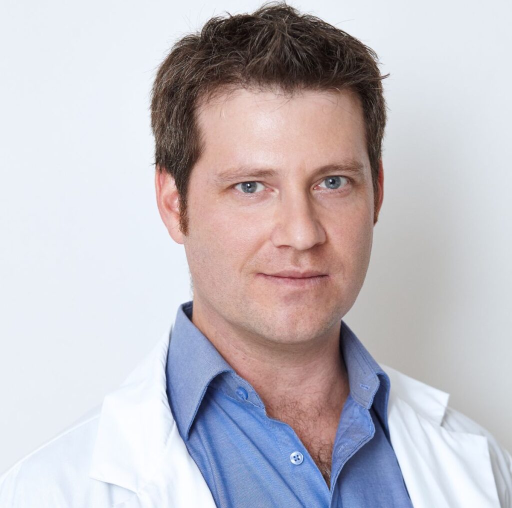 Доктор Уди Арад — пластический хирург, реконструкция и эстетика груди